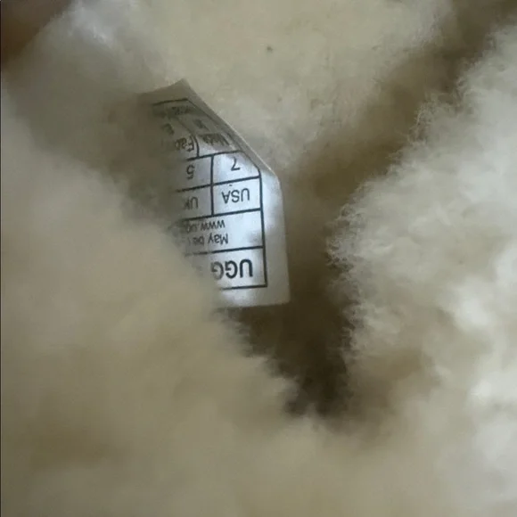 UGG Tan and Cream Shearling Slippers for kids - Picture 8 of 12